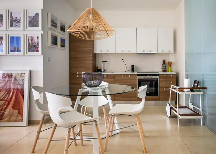 Hotel near College: Gallery Luxury Suites & Rooms-Only Adults