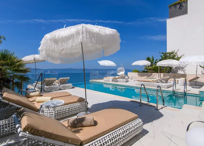 Hotel near College: Gallery Luxury Suites & Rooms-Only Adults